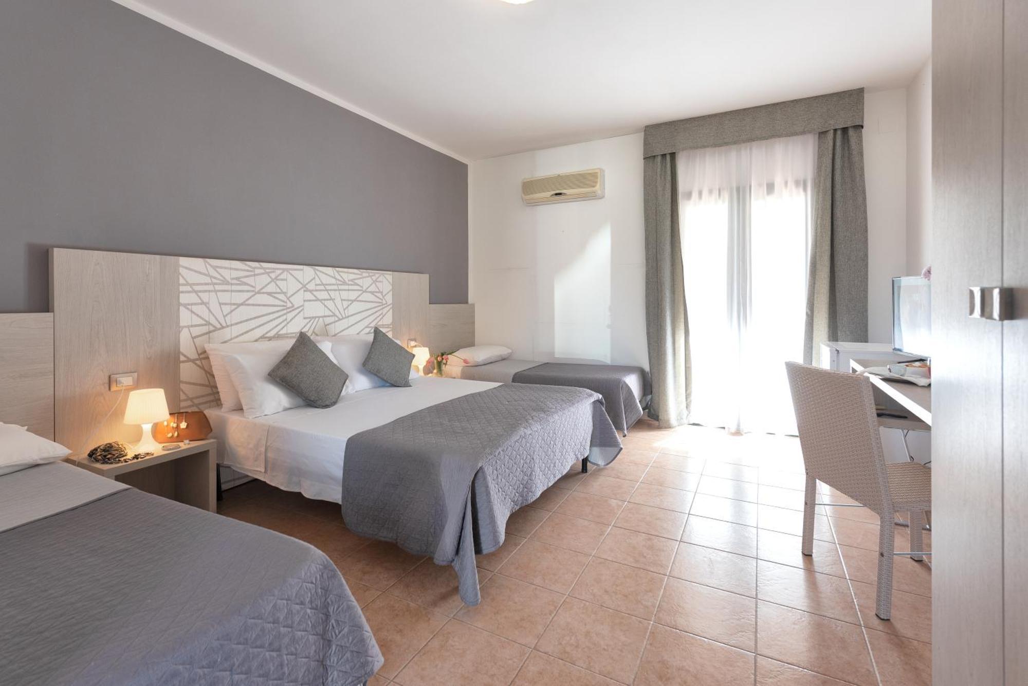 Hotel Le Muse Carpignano Salentino Exterior foto